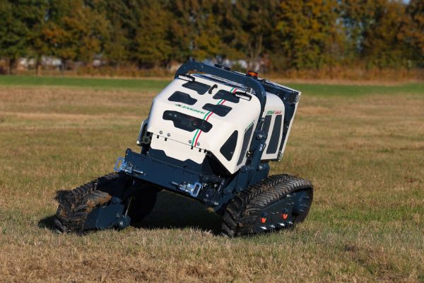 Hymach HERBHY 60Z (9)_1200x900 – selbstfahrender, funkgesteuerter Werkzeugroboter