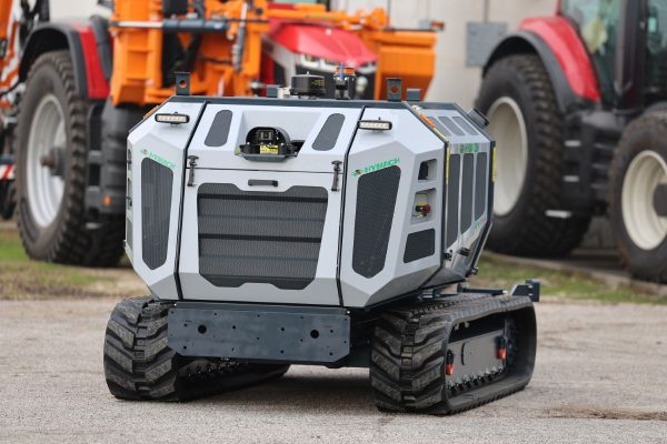 Hymach HERBHY X75 (1) – selbstfahrender, funkgesteuerter Werkzeugroboter – 1200 × 900