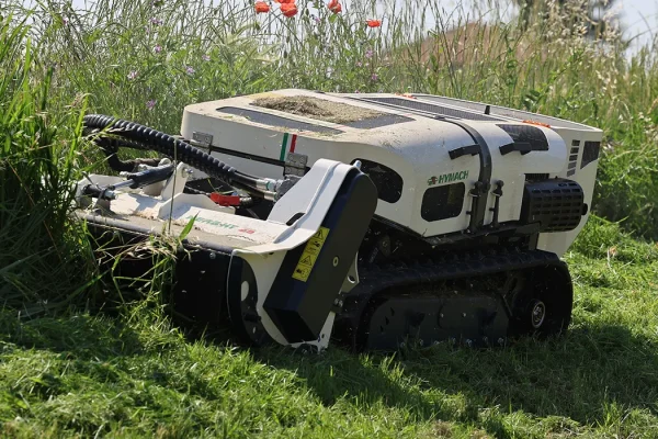 Ferngesteuerter, selbstfahrender Werkzeugträger-Roboter „Herbhy 25“ von Hymach
